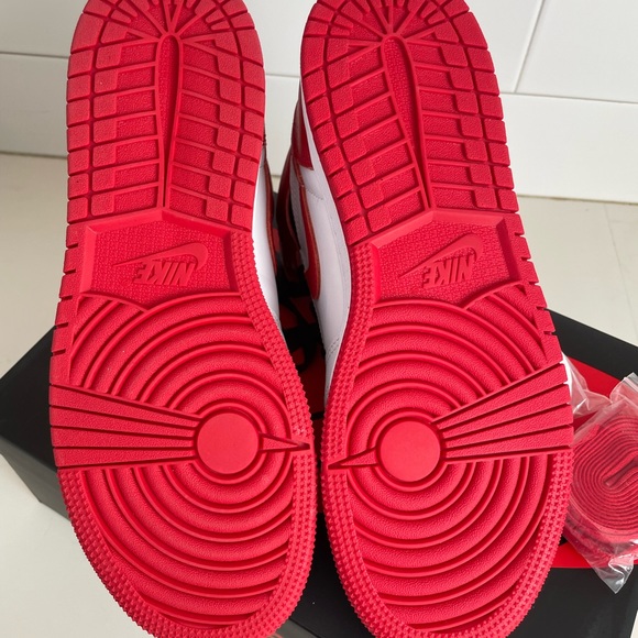 Air Jordan 1 Retro High OG GS ‘Heritage’
Youth 6 / Womens 7.5 - Picture 4 of 5